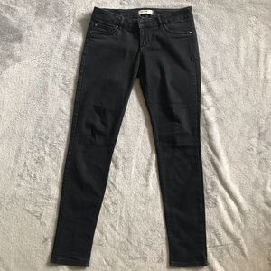 Low-rise black jeggings